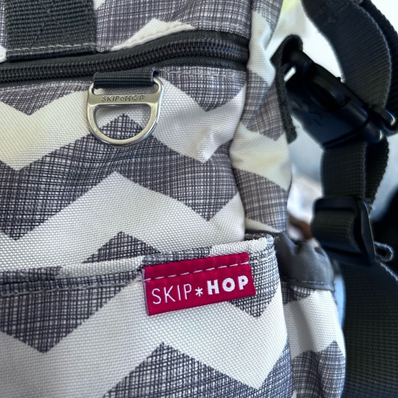 SKIP HOP FASHION DIAPER BAG. ONLY USED OT WHEN WE WENT TO CHURCH~ a few times 😬 - Picture 4 of 15